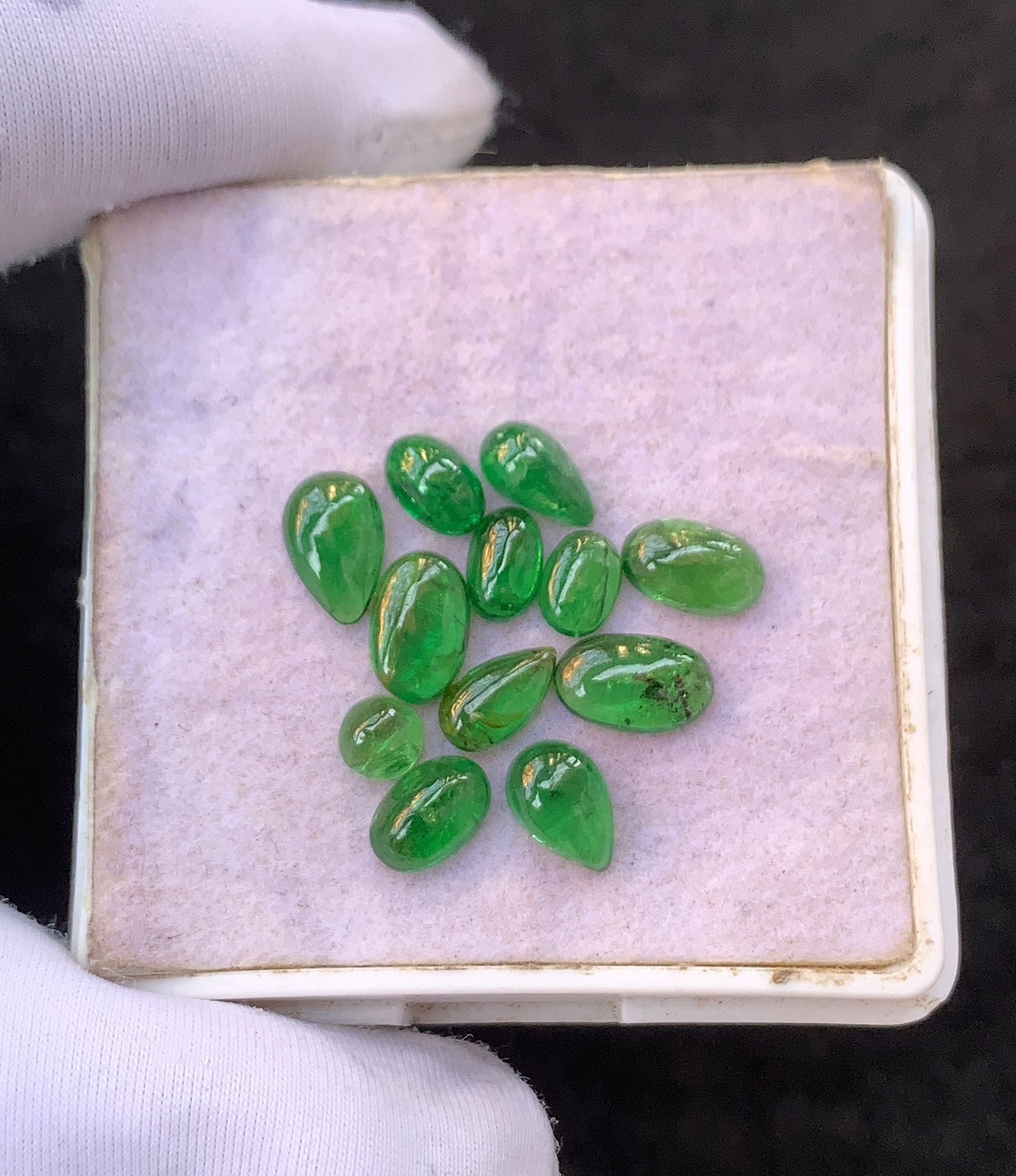 Natural Tsavorite Gemstone Smooth Mix Shape Cabochon High Quality Loose Gemstones For Jewelry Making 4-7 MM Size 12 Pcs V4500