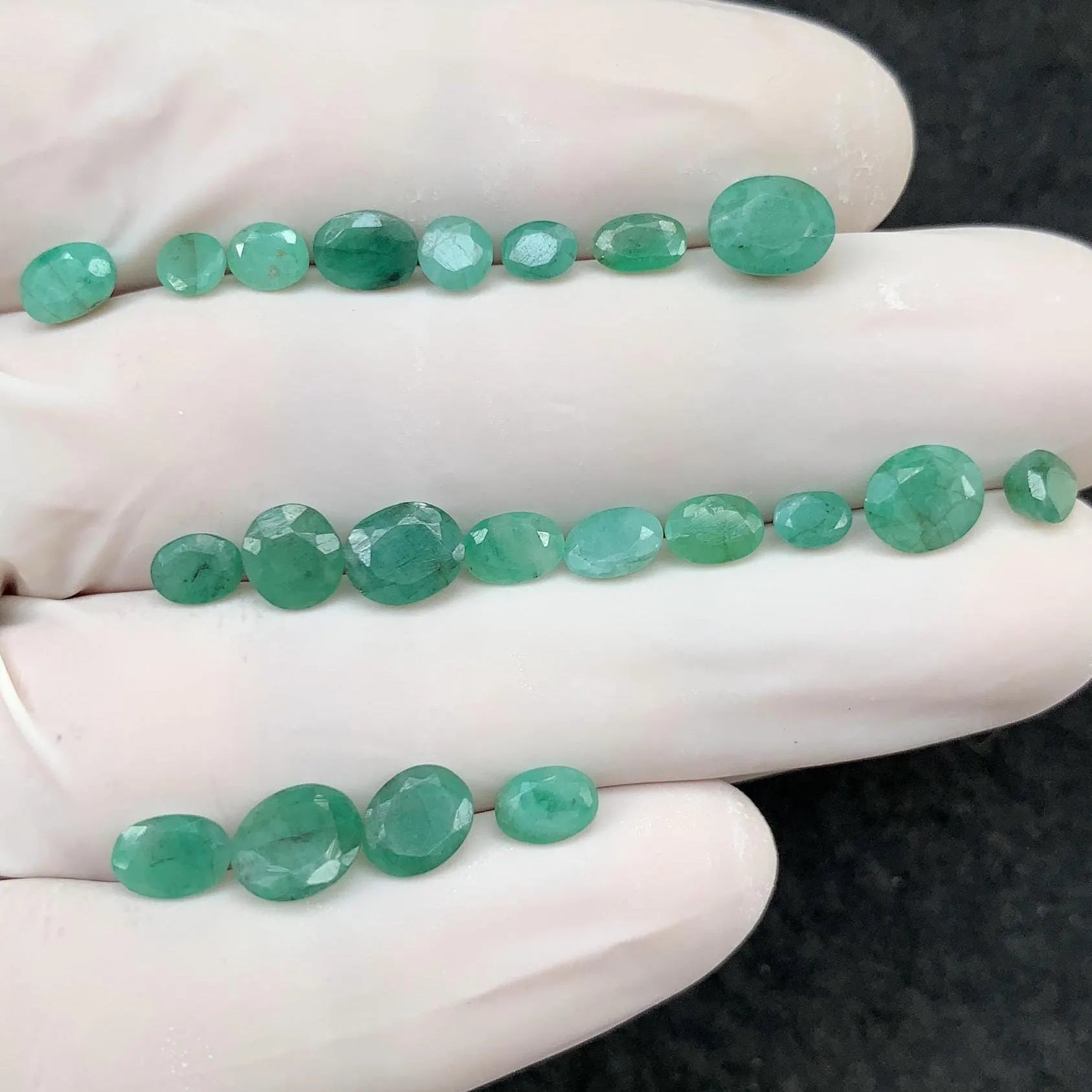 Natural Emerald Gemstone Emerald Faceted Cut Oval Shape High Quality Loose Gemstone Jewelry Supply 4-7 MM 22 Pcs SM24382